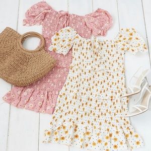 3/$25 ✨ Pink Patterned Smocked Minidress